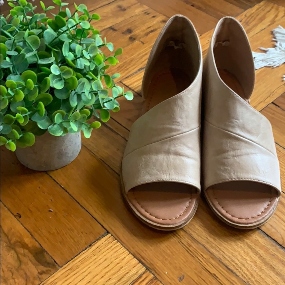 Light beige Lather Sandals